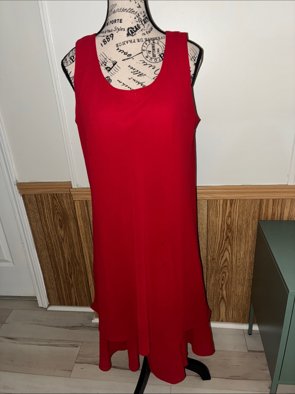 Ashly Richard’s Sz 12 Sleeveless Red Midi Dress with Flowing Hem